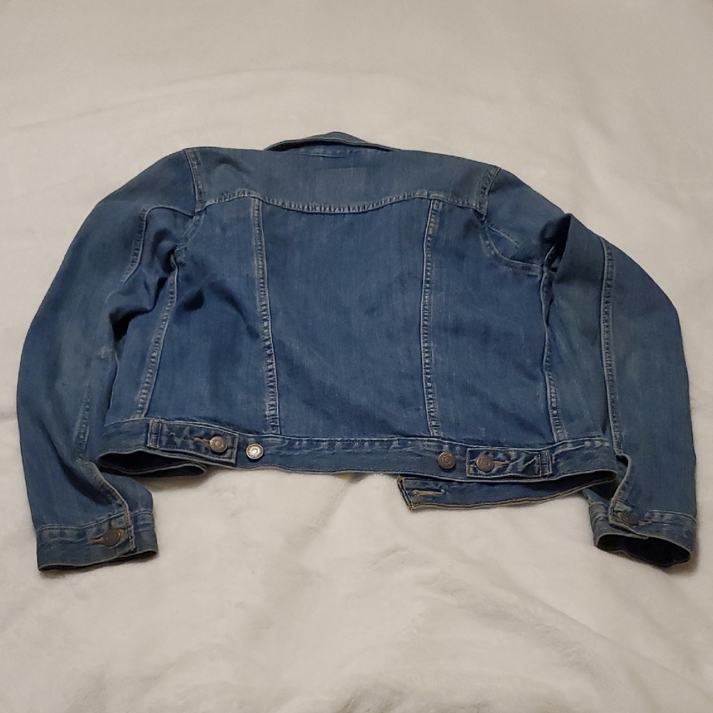 Levi's Classic Blue Jean Jacket - Picture 5 of 10